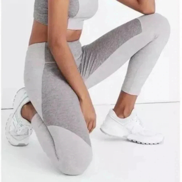 Outdoor Voices Women's Medium 3/4 Warmup Leggings Gray Stretch Yoga Active M - Picture 4 of 9